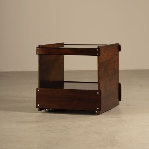 bar "stand" 