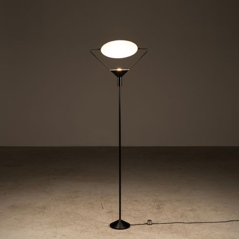 Luminária de piso com rebatedor 