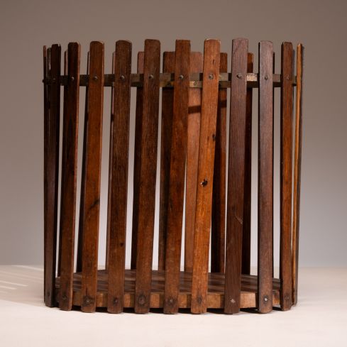 Cesta ripada de madeira 