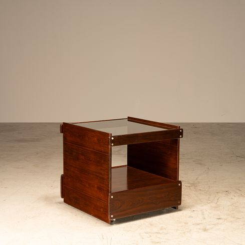bar "stand" 