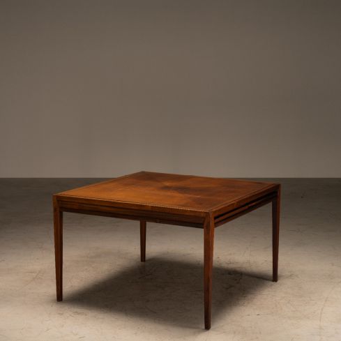 mesa de jantar quadrada com gavetas