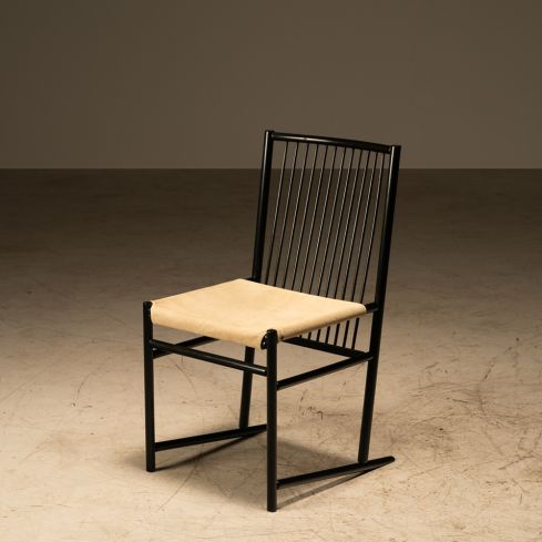 Cadeira com assento em camurça