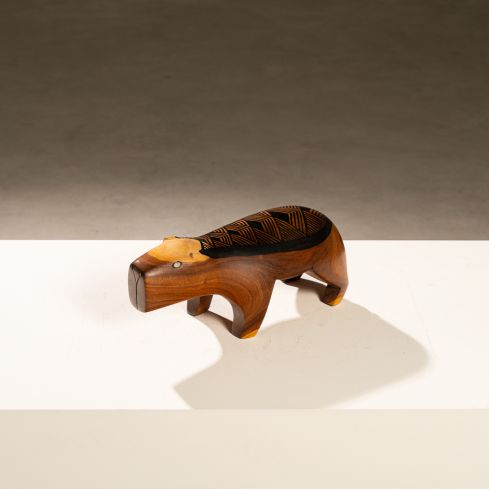 banquinho/escultura em madeira "Capivara II" 