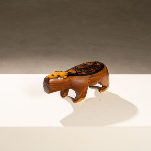 banquinho/escultura em madeira "Capivara I" 