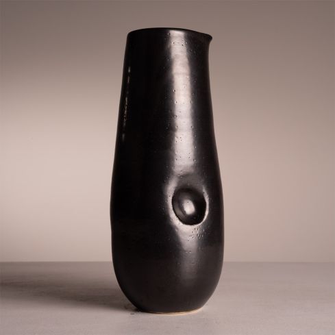 vaso cerâmica preto . nelise ometto 